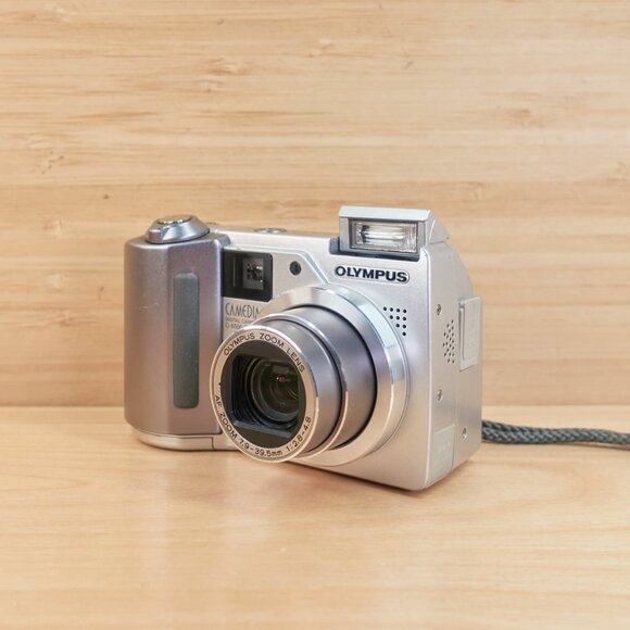 Share Olympus CAMEDIA C-5500 Zoom / 5.1MP Digital Camera / Tested & Working - Picture 1 of 9